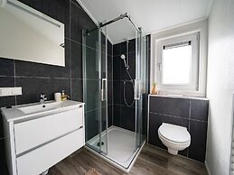 Nice Chalet With Combi Microwave, Near the Maas