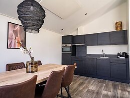 Nice Chalet With Combi Microwave, Near the Maas