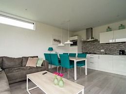 Well-kept Chalet on the Water