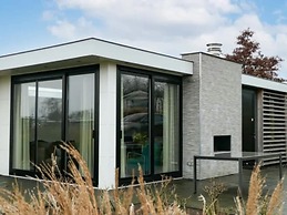 Well-kept Chalet on the Water