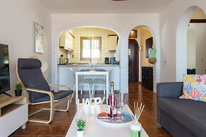 Sunny Tranquility With Pool