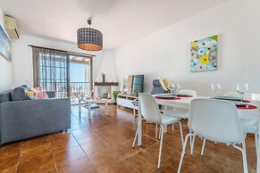 Sunny Tranquility With Pool