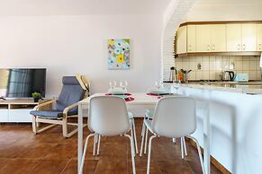 Sunny Tranquility With Pool