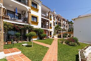 Sunny Tranquility With Pool