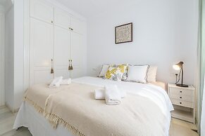 View of the sun Apartment With Pool