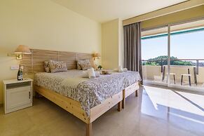 Marbella Este Next Marriott and Nikki B