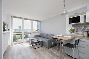 Al. Jana Pawła II Apartment by Renters