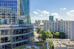 Al. Jana Pawła II Apartment by Renters