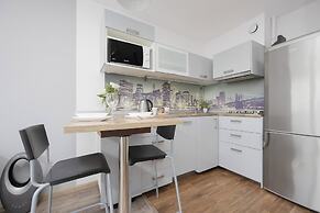 Al. Jana Pawła II Apartment by Renters