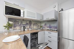Al. Jana Pawła II Apartment by Renters