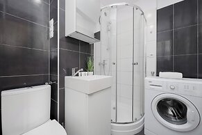 Al. Jana Pawła II Apartment by Renters