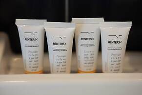 Al. Jana Pawła II Apartment by Renters