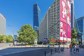 Al. Jana Pawła II Apartment by Renters