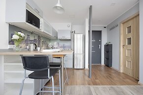 Al. Jana Pawła II Apartment by Renters