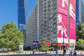 Al. Jana Pawła II Apartment by Renters