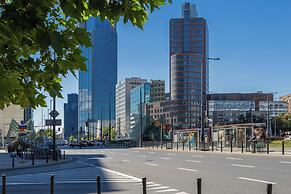 Al. Jana Pawła II Apartment by Renters