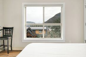 Embrace Serenity Luxe 2BR Suite