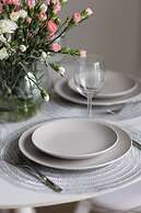 Warsaw Panorama Apartment by Renters