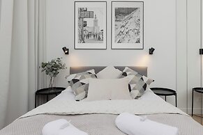 Warsaw Panorama Apartment by Renters