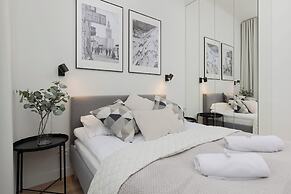 Warsaw Panorama Apartment by Renters