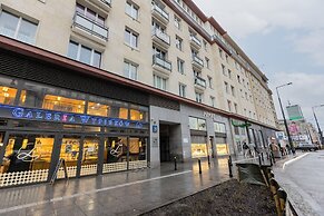 Warsaw Panorama Apartment by Renters