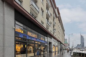 Warsaw Panorama Apartment by Renters
