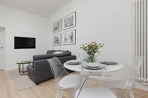 Warsaw Panorama Apartment by Renters