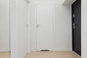 Warsaw Panorama Apartment by Renters