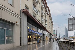 Warsaw Panorama Apartment by Renters