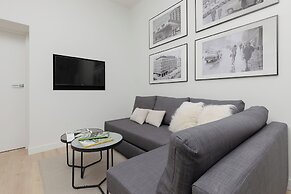 Warsaw Panorama Apartment by Renters