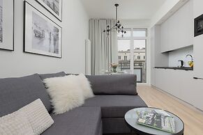 Warsaw Panorama Apartment by Renters