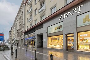 Warsaw Panorama Apartment by Renters