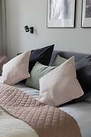 Warsaw Panorama Apartment by Renters