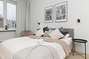 Warsaw Panorama Apartment by Renters