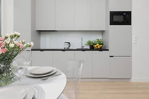 Warsaw Panorama Apartment by Renters