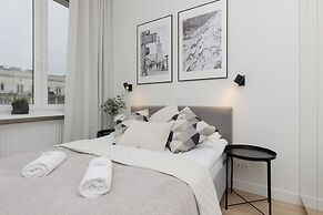Warsaw Panorama Apartment by Renters