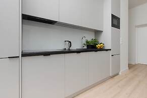 Warsaw Panorama Apartment by Renters