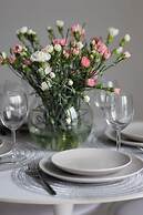 Warsaw Panorama Apartment by Renters