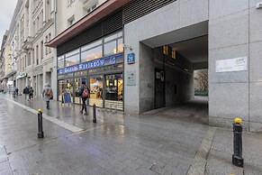 Warsaw Panorama Apartment by Renters