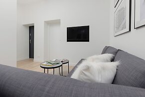 Warsaw Panorama Apartment by Renters