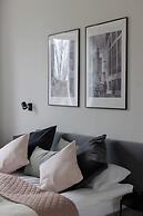 Warsaw Panorama Apartment by Renters