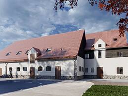 Modern Chalet With Airco, 9 km. From Maastricht