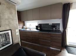 Modern Chalet With Airco, 9 km. From Maastricht