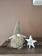 Bright and Central 2 Bedroom With Harbour View