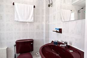 Bright and Central 2 Bedroom With Harbour View