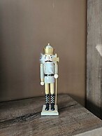 Bright and Central 2 Bedroom With Harbour View