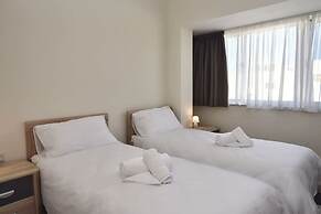 Bright and Central 2 Bedroom With Harbour View