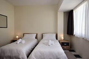 Bright and Central 2 Bedroom With Harbour View