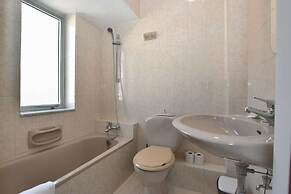 Sea View Spacious 2 Bedroom Central Apartment