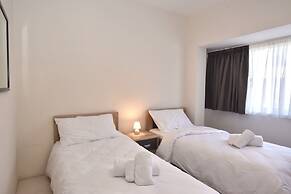 Sea View Spacious 2 Bedroom Central Apartment